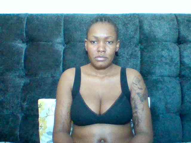 Mona2002 webcam
