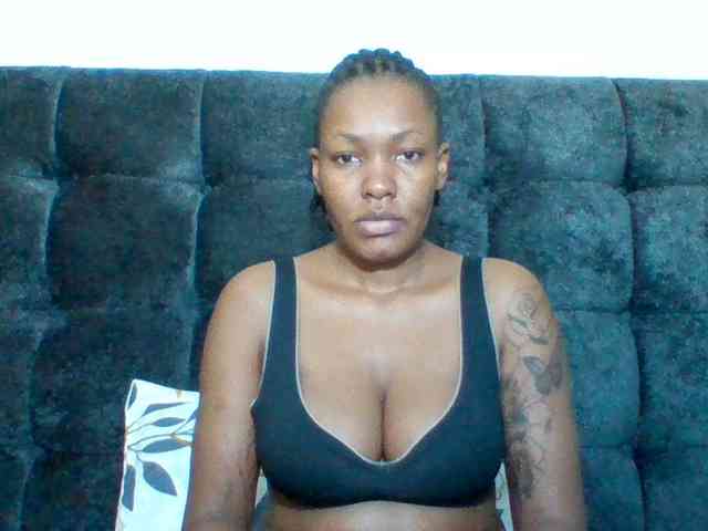 Mona2002 webcam