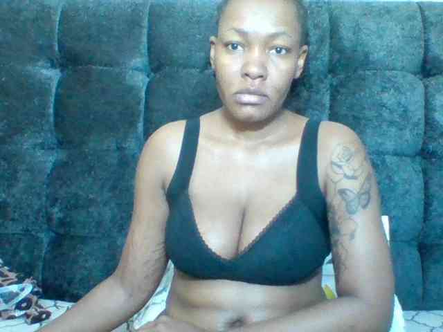 Mona2002 webcam