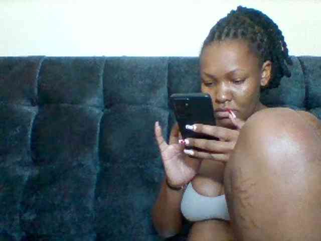 Mona2002 webcam