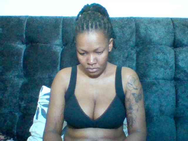 Mona2002 webcam