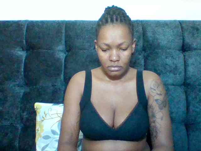 Mona2002 webcam