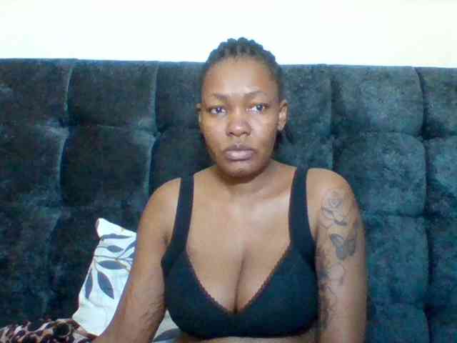 Mona2002 webcam