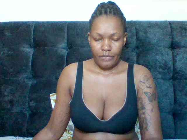 Mona2002 webcam