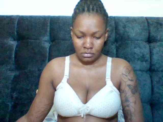 Mona2002 Live Webcam on BongaCams