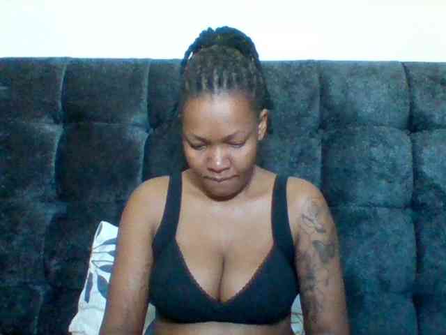 Mona2002 webcam