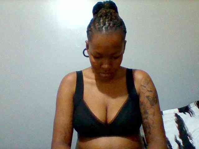Mona2002 webcam