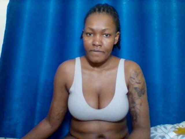 Mona2002 webcam