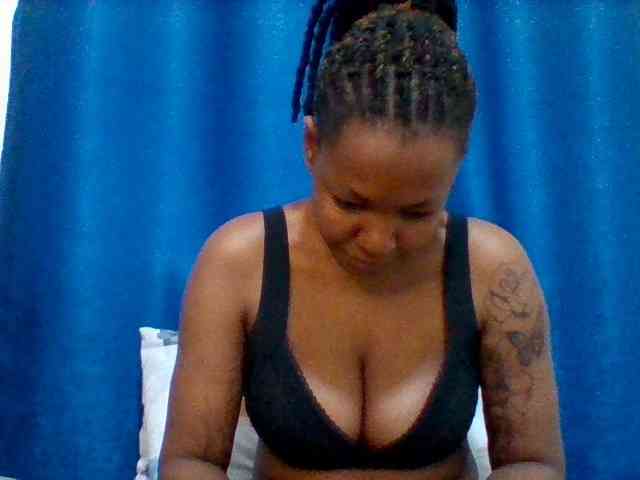 Mona2002 webcam