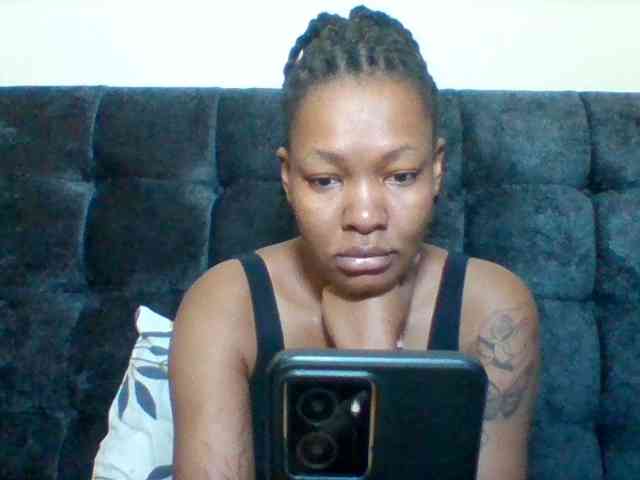 Mona2002 webcam