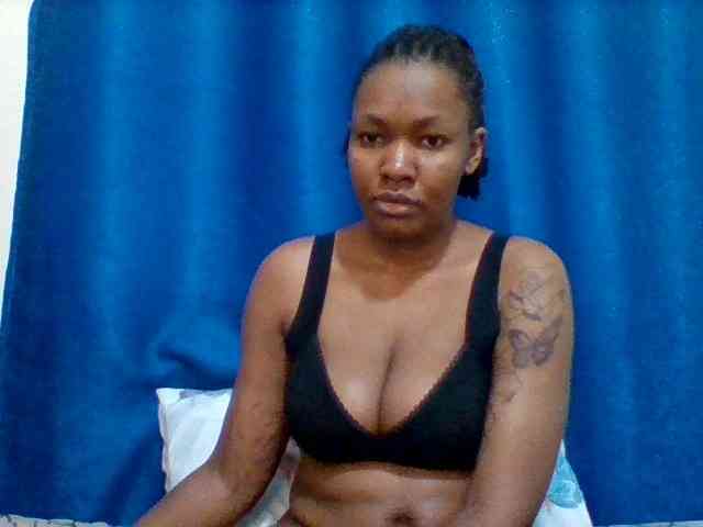 Mona2002 webcam