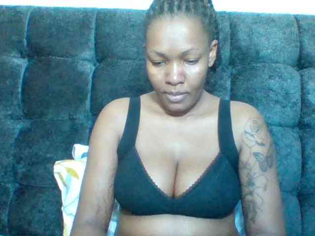 Mona2002 webcam