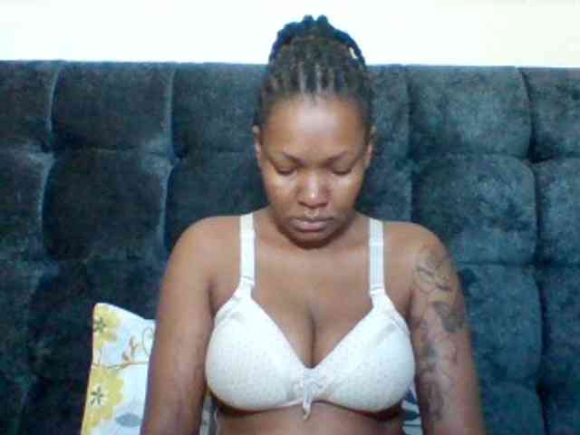Mona2002 webcam