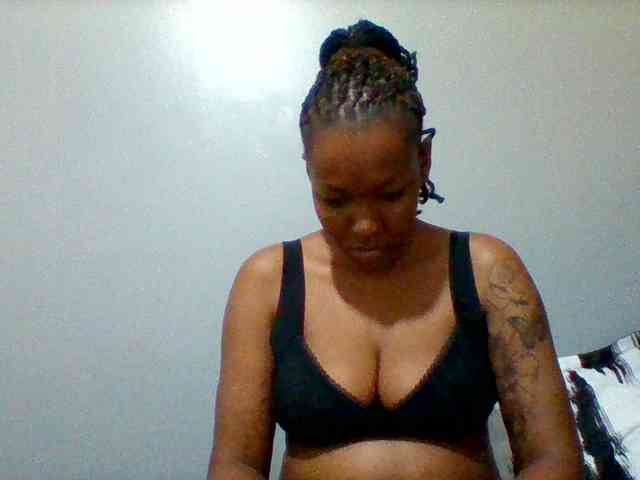 Mona2002 webcam