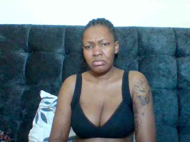 Mona2002 webcam