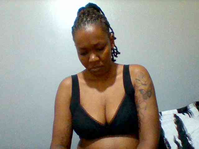 Mona2002 webcam
