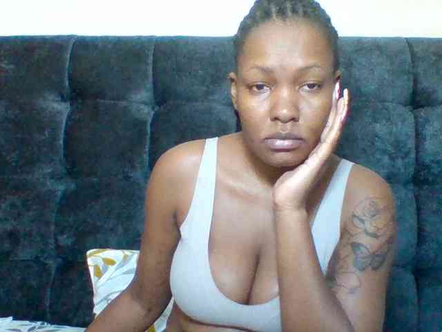 Mona2002 webcam