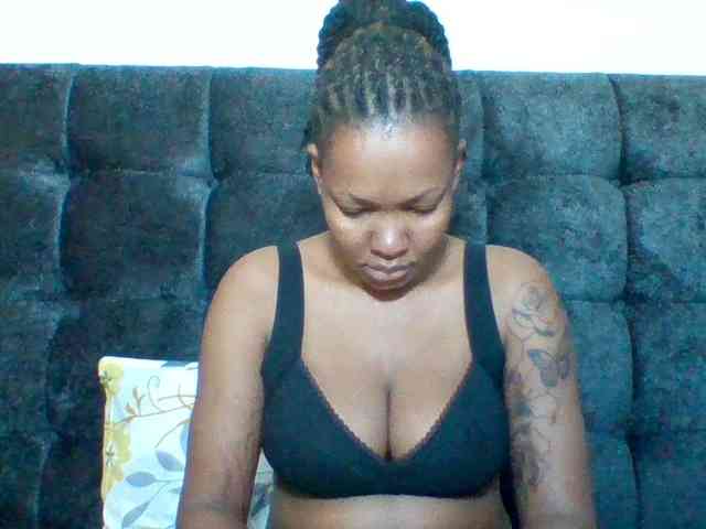 Mona2002 webcam