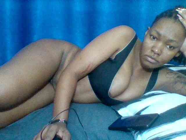 Mona2002 webcam
