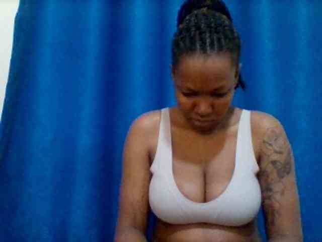 Mona2002 webcam