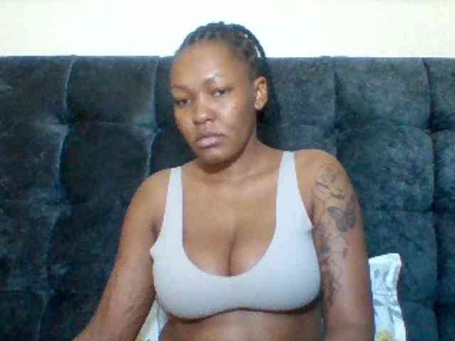 Mona2002 webcam