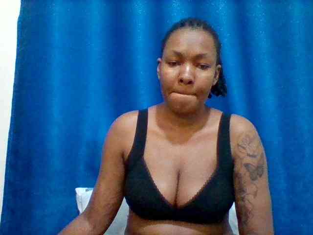 Mona2002 webcam