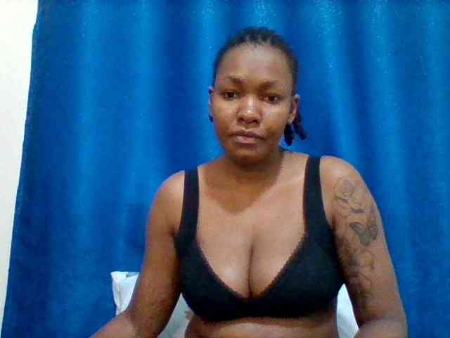 Mona2002 webcam