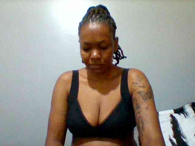 Mona2002 webcam