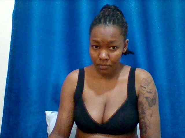 Mona2002 webcam