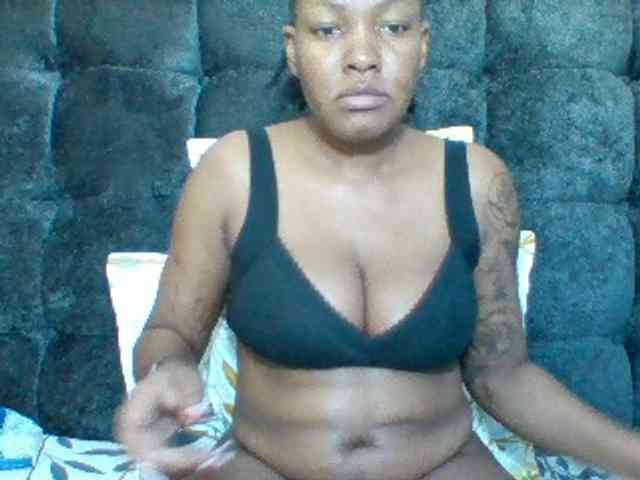 Mona2002 webcam