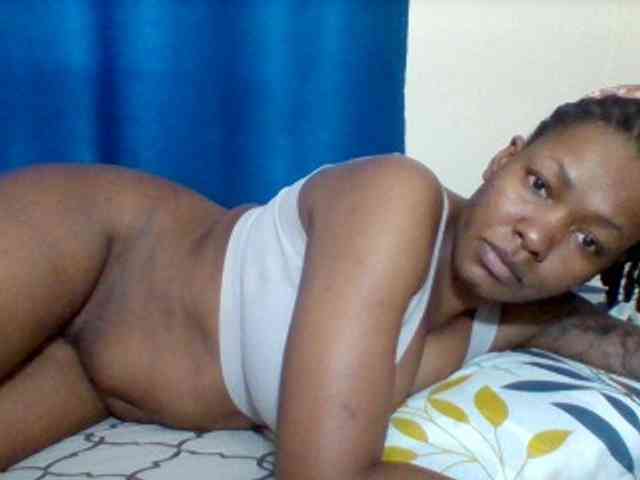 Mona2002 webcam