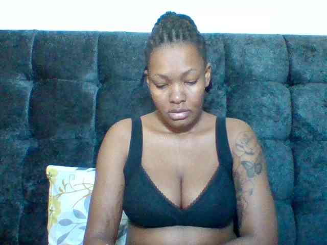 Mona2002 webcam