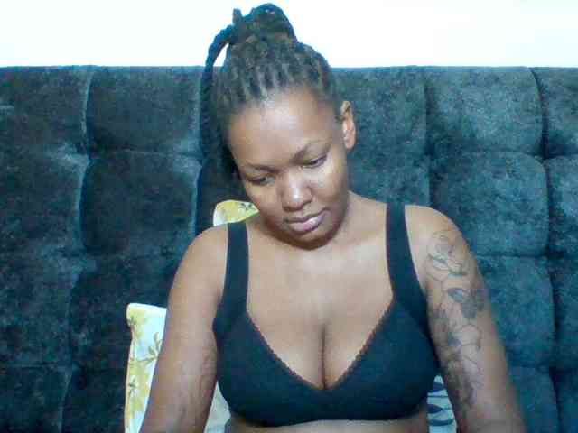 Mona2002 webcam