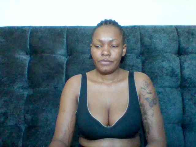 Mona2002 webcam