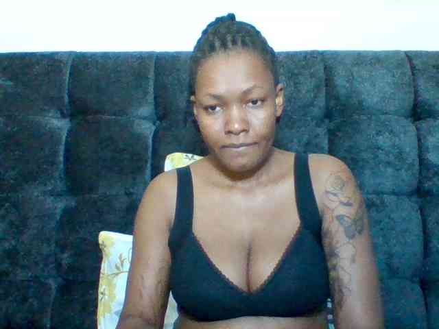 Mona2002 webcam
