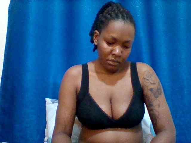 Mona2002 webcam