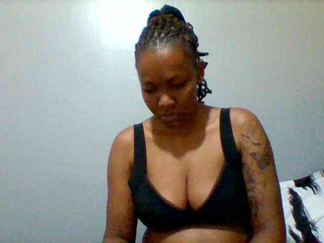 Mona2002 webcam