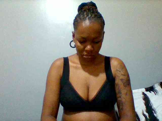 Mona2002 webcam
