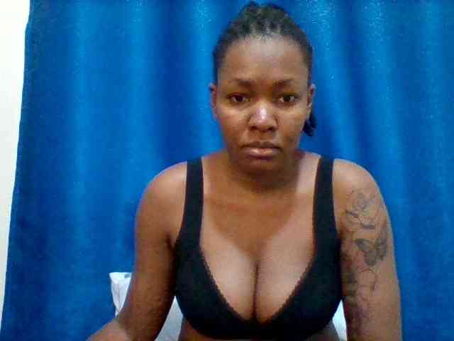 Mona2002 webcam