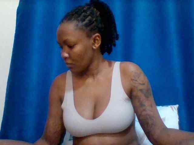 Mona2002 Live Webcam on BongaCams