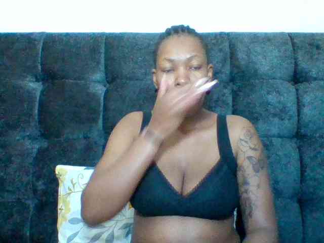Mona2002 webcam