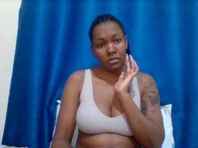 Mona2002 webcam