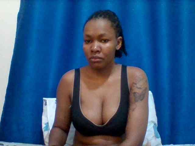 Mona2002 webcam