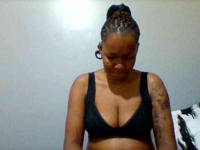 Mona2002 webcam