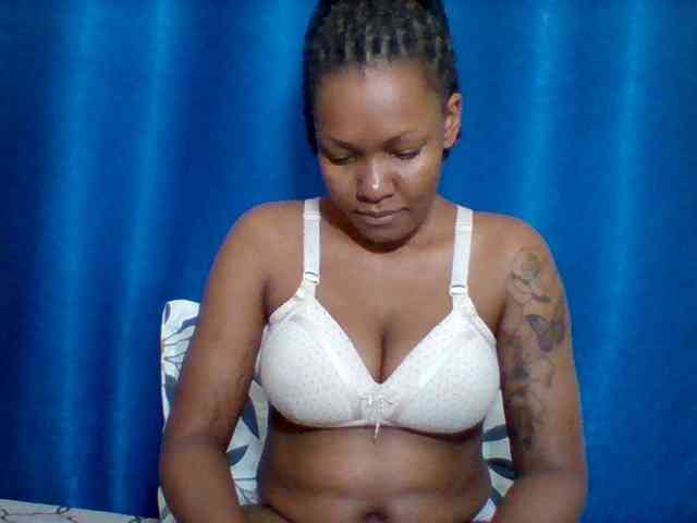 Mona2002 webcam