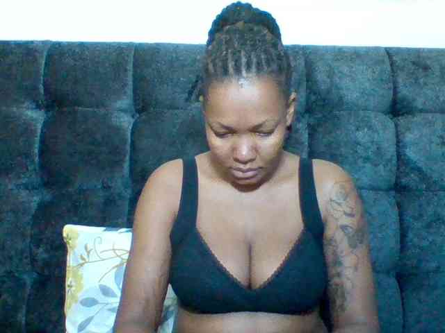 Mona2002 webcam