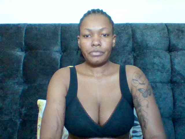 Mona2002 webcam