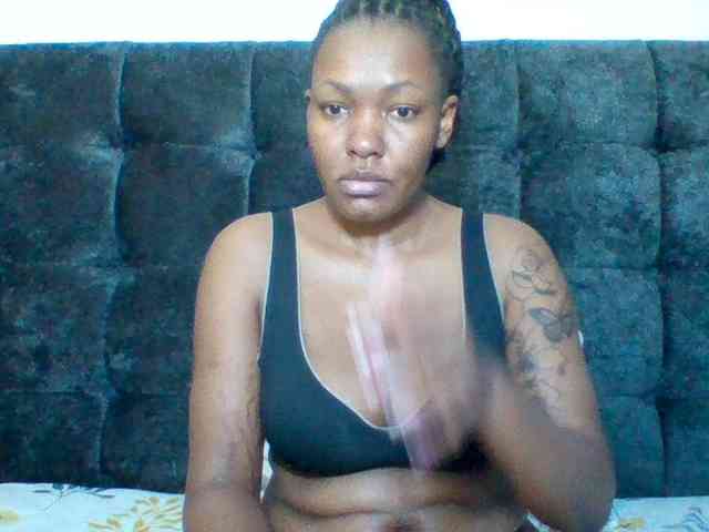 Mona2002 webcam