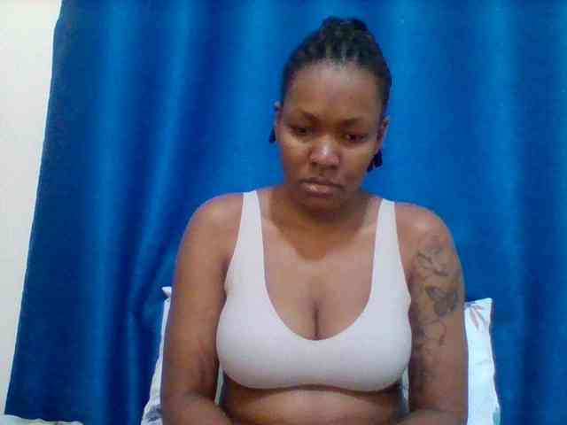 Mona2002 webcam