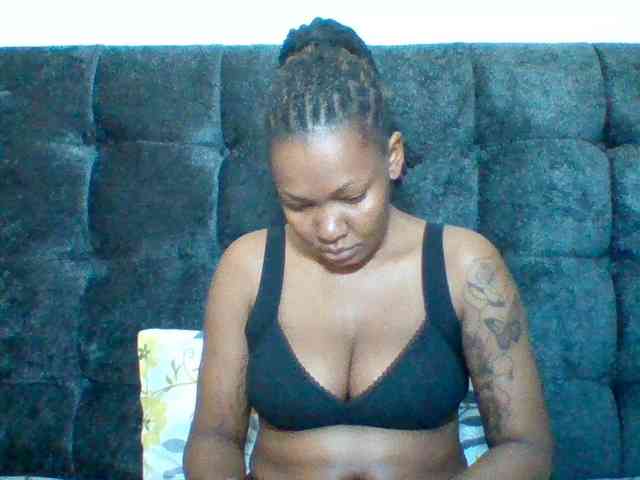 Mona2002 webcam